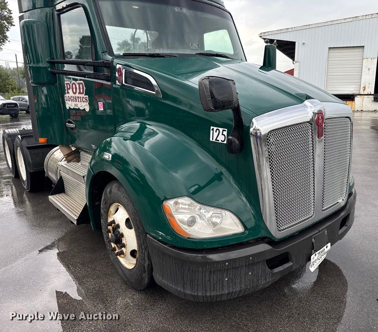 image for item EV1866 2019 Kenworth T680 semi truck