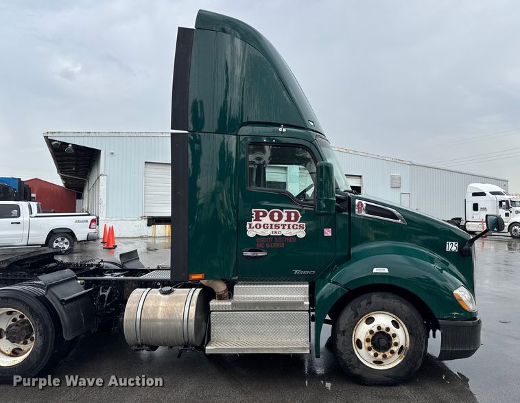 image for item EV1866 2019 Kenworth T680 semi truck