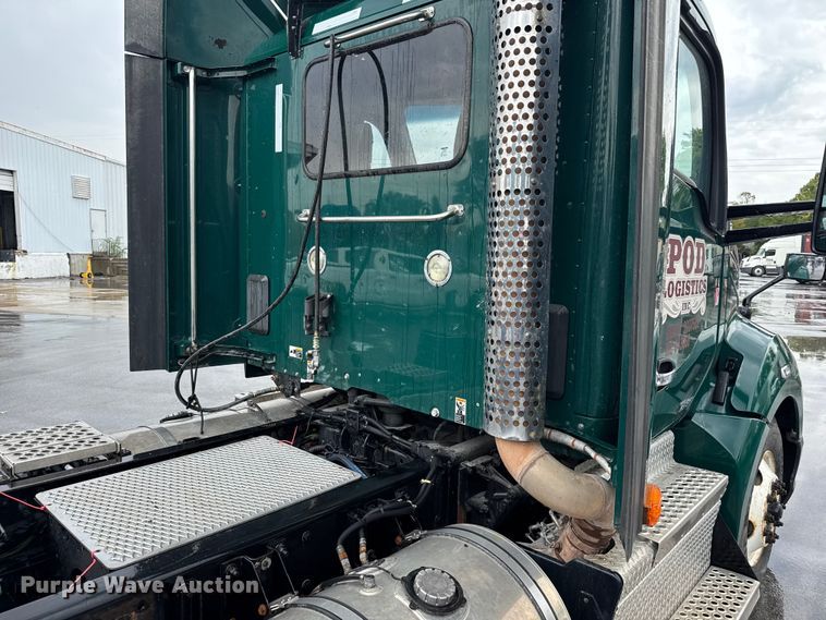 image for item EV1866 2019 Kenworth T680 semi truck