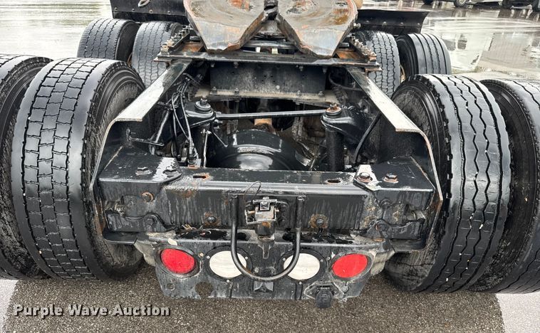 image for item EV1866 2019 Kenworth T680 semi truck