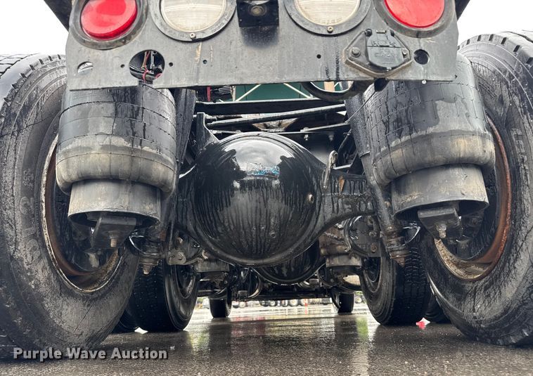 image for item EV1866 2019 Kenworth T680 semi truck