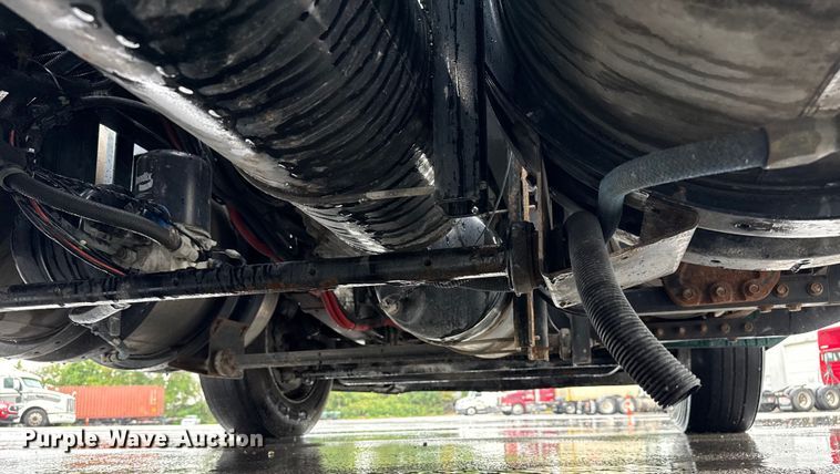 image for item EV1866 2019 Kenworth T680 semi truck