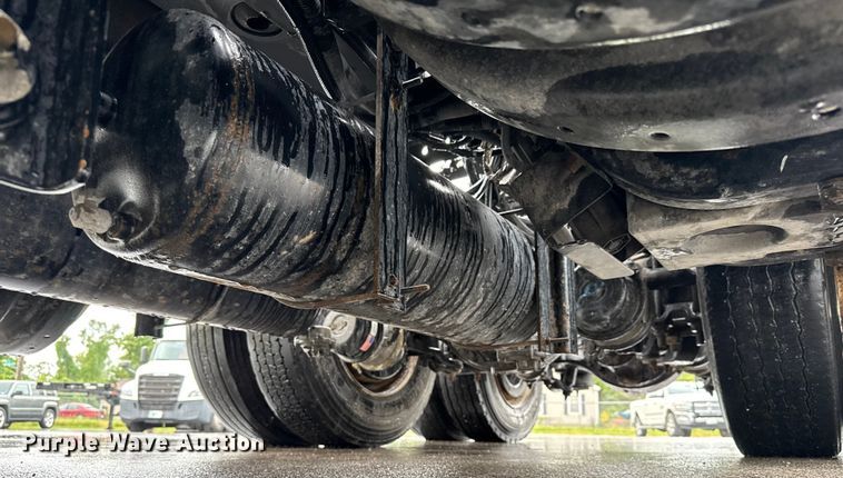 image for item EV1866 2019 Kenworth T680 semi truck