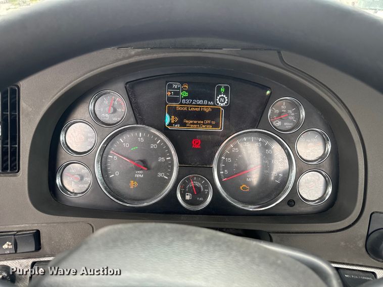 image for item EV1866 2019 Kenworth T680 semi truck