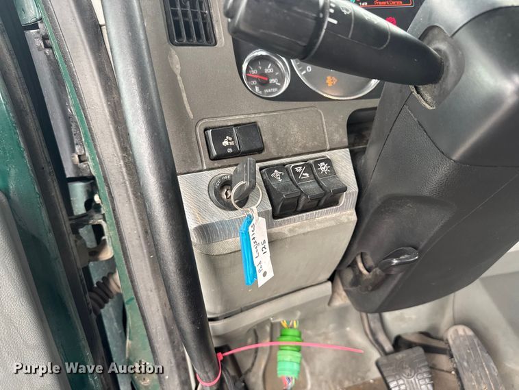 image for item EV1866 2019 Kenworth T680 semi truck