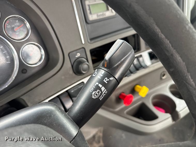 image for item EV1866 2019 Kenworth T680 semi truck