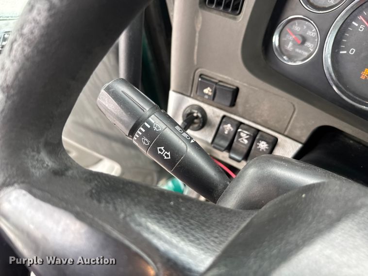 image for item EV1866 2019 Kenworth T680 semi truck