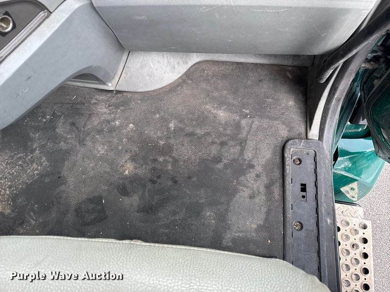 image for item EV1866 2019 Kenworth T680 semi truck