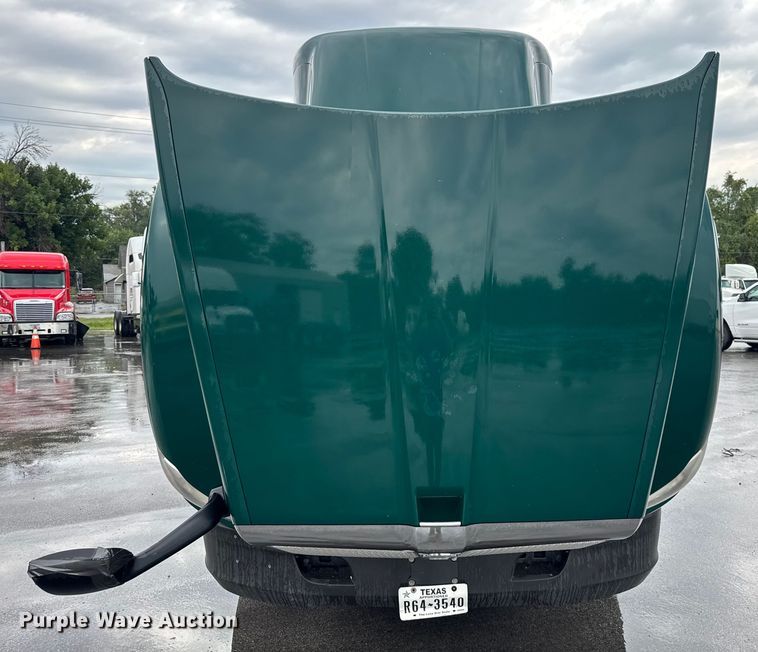 image for item EV1866 2019 Kenworth T680 semi truck