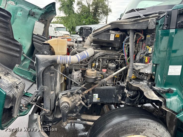 image for item EV1866 2019 Kenworth T680 semi truck