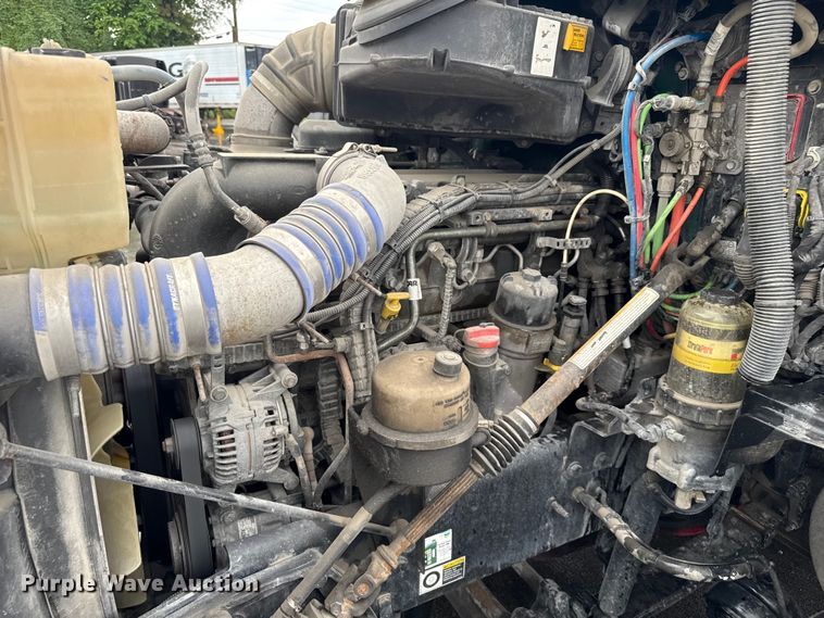 image for item EV1866 2019 Kenworth T680 semi truck