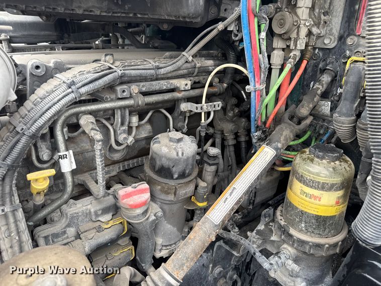 image for item EV1866 2019 Kenworth T680 semi truck