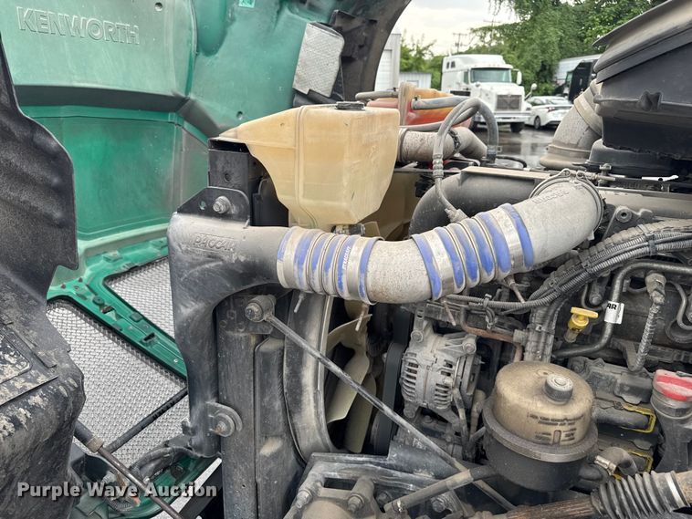 image for item EV1866 2019 Kenworth T680 semi truck