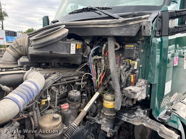 image for item EV1866 2019 Kenworth T680 semi truck