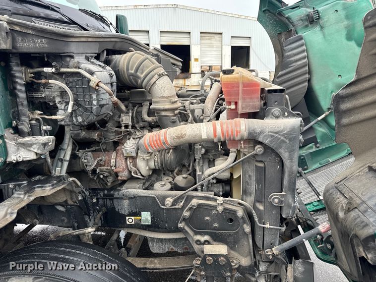 image for item EV1866 2019 Kenworth T680 semi truck