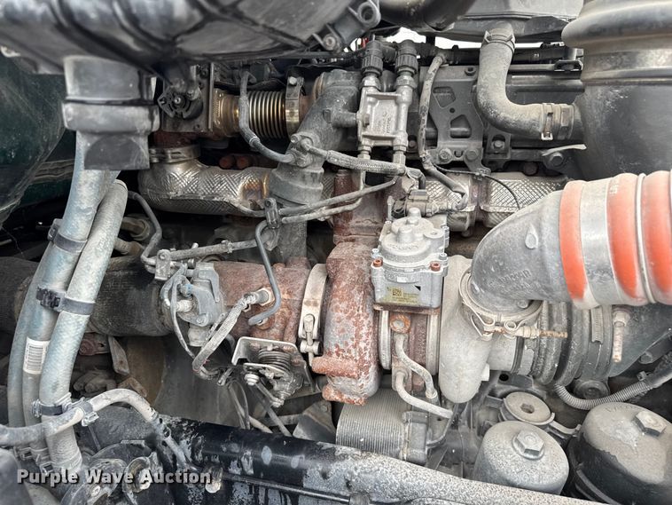 image for item EV1866 2019 Kenworth T680 semi truck