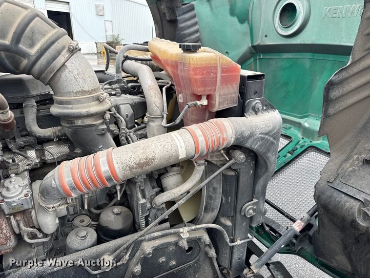 image for item EV1866 2019 Kenworth T680 semi truck