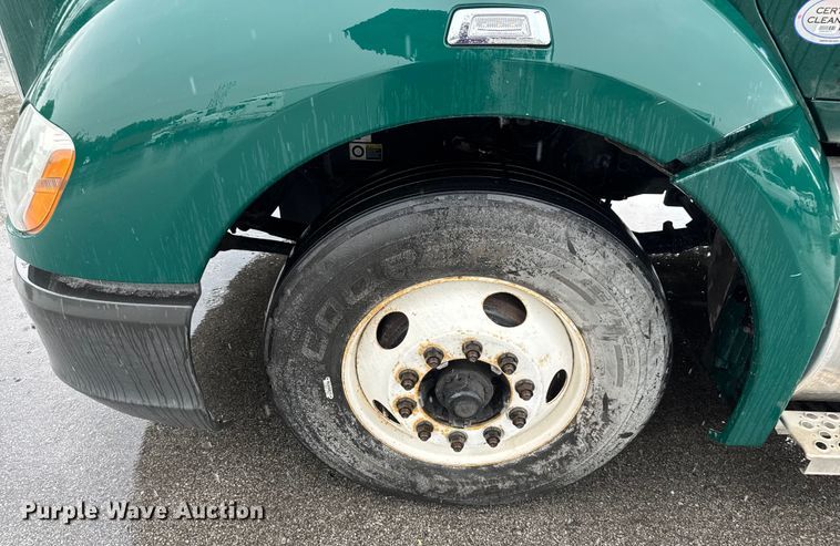 image for item EV1866 2019 Kenworth T680 semi truck