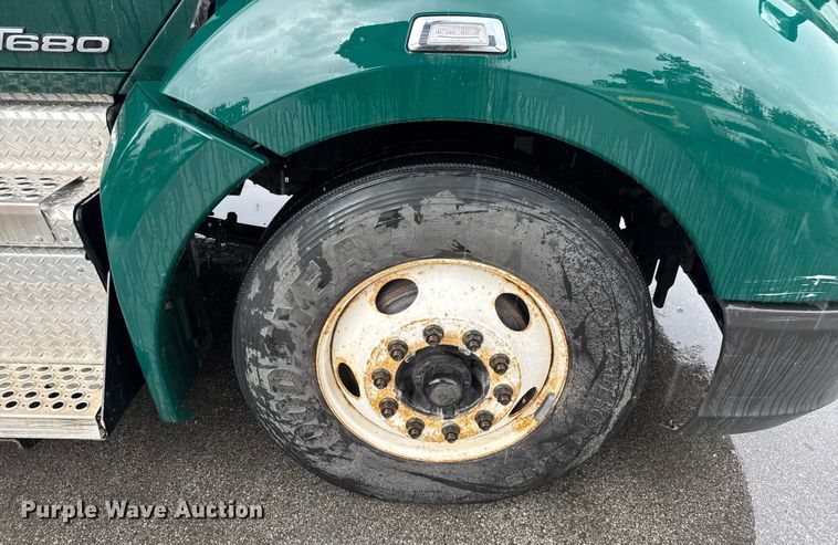 image for item EV1866 2019 Kenworth T680 semi truck