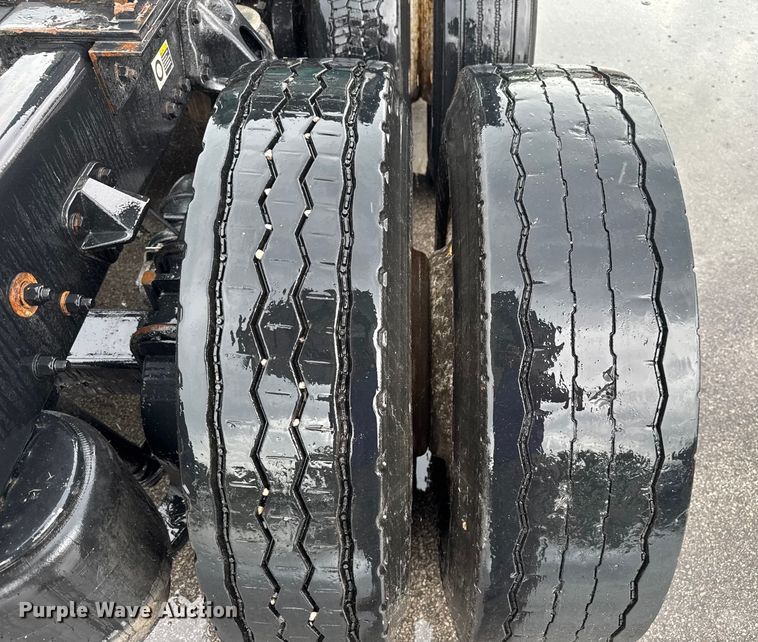 image for item EV1866 2019 Kenworth T680 semi truck