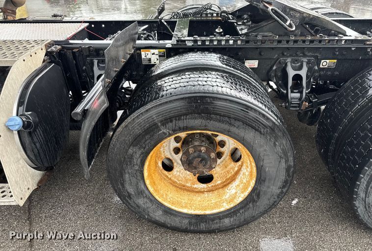 image for item EV1866 2019 Kenworth T680 semi truck