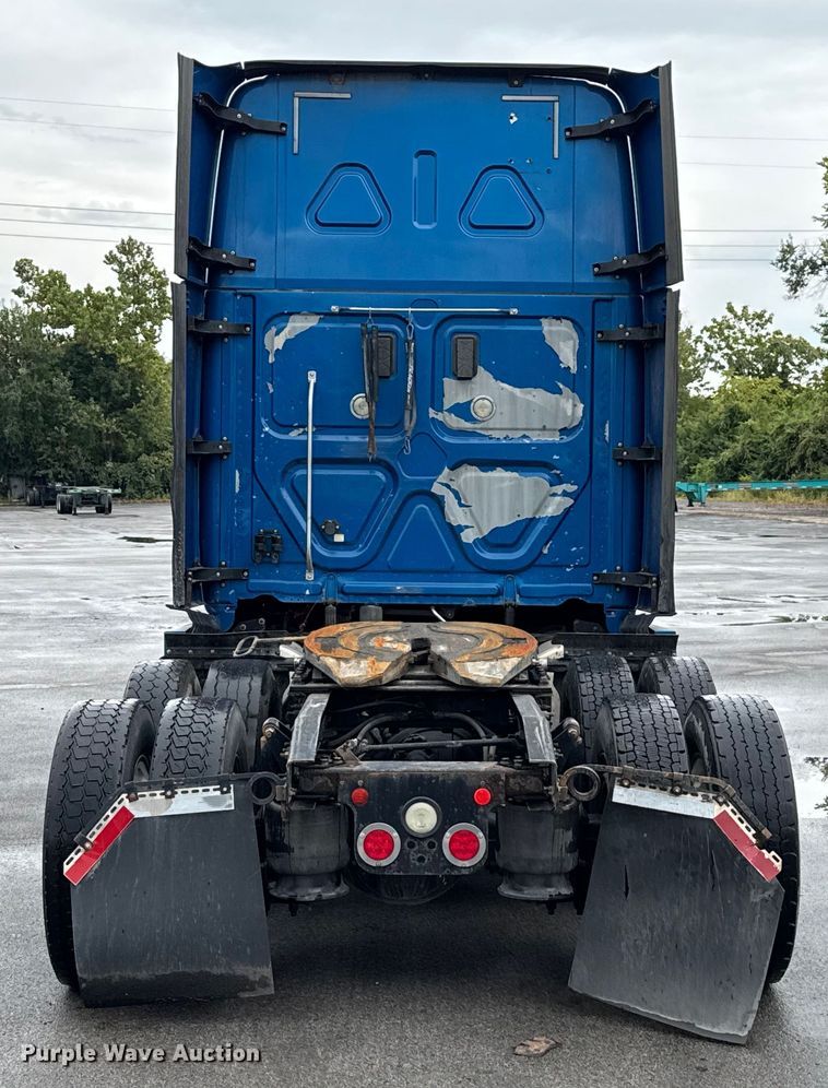 image for item EV1867 2017 Freightliner semi truck