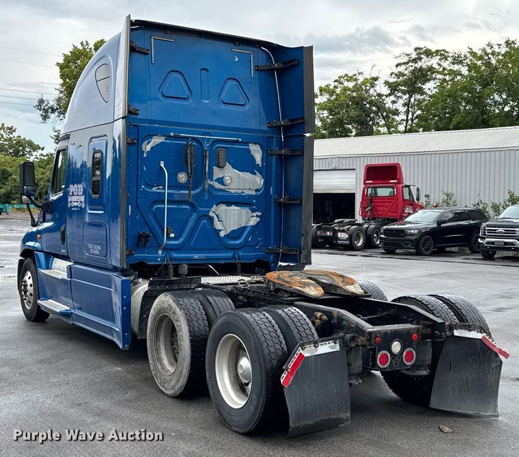 image for item EV1867 2017 Freightliner semi truck