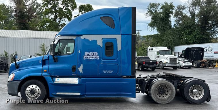 image for item EV1867 2017 Freightliner semi truck
