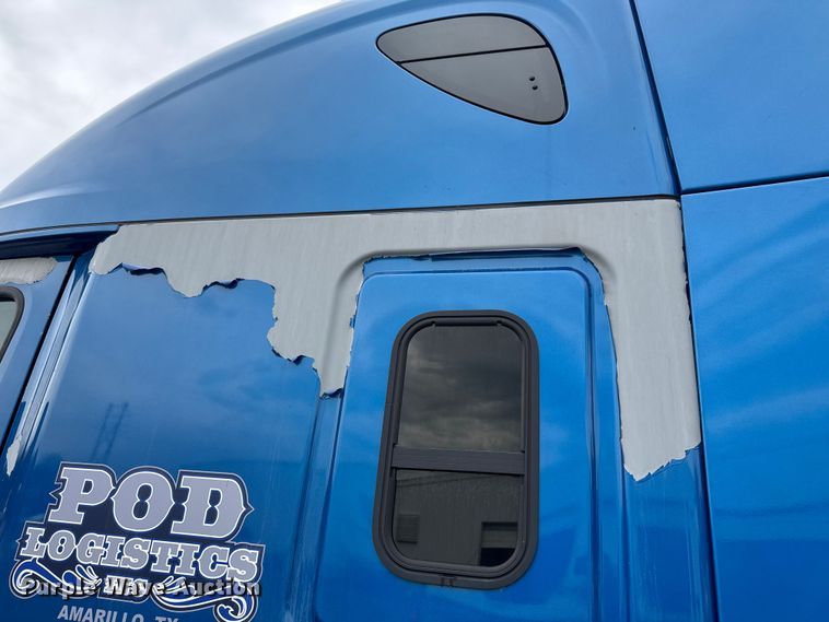 image for item EV1867 2017 Freightliner semi truck