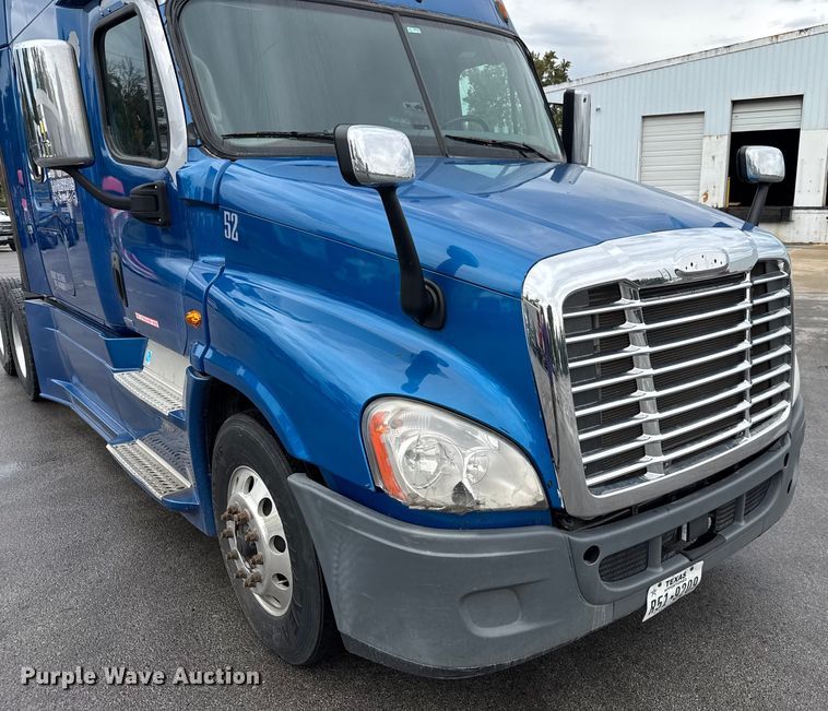 image for item EV1867 2017 Freightliner semi truck