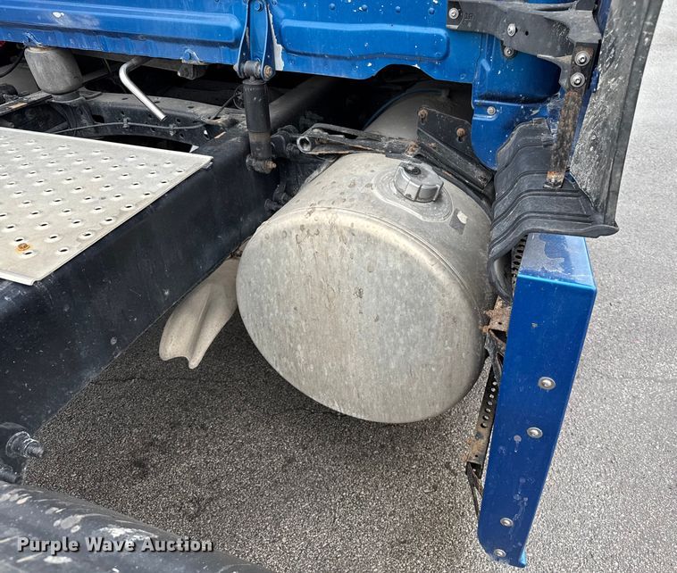 image for item EV1867 2017 Freightliner semi truck