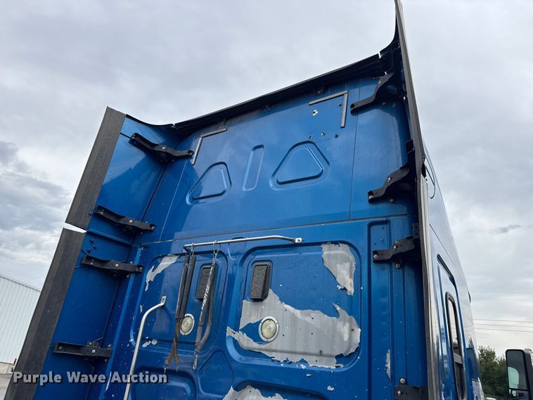 image for item EV1867 2017 Freightliner semi truck