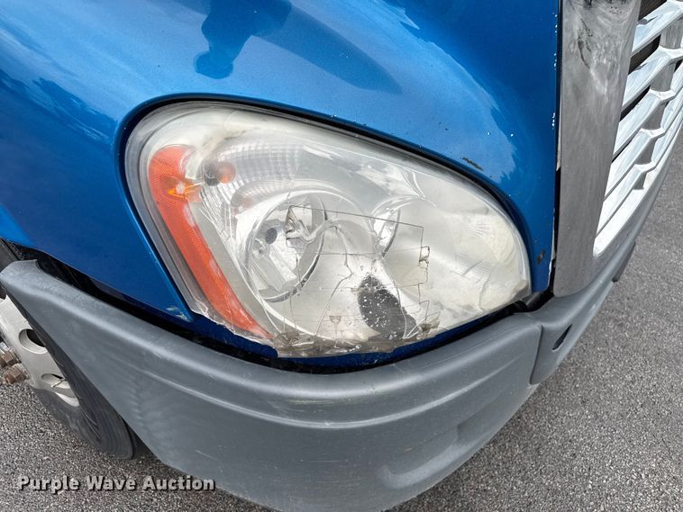 image for item EV1867 2017 Freightliner semi truck