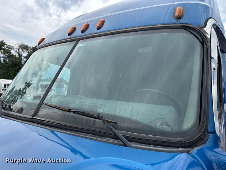 image for item EV1867 2017 Freightliner semi truck