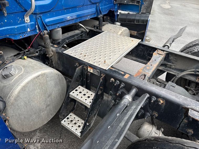 image for item EV1867 2017 Freightliner semi truck