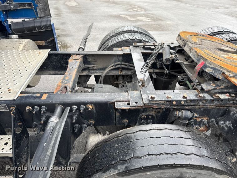 image for item EV1867 2017 Freightliner semi truck