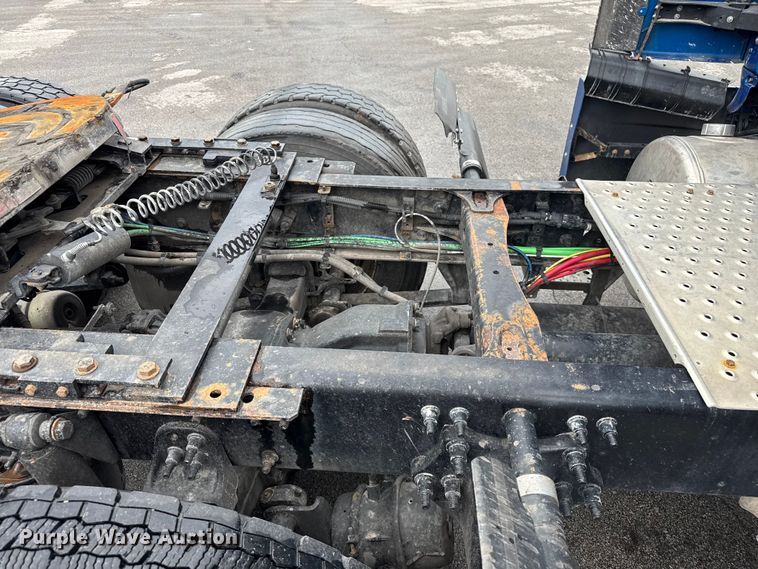 image for item EV1867 2017 Freightliner semi truck