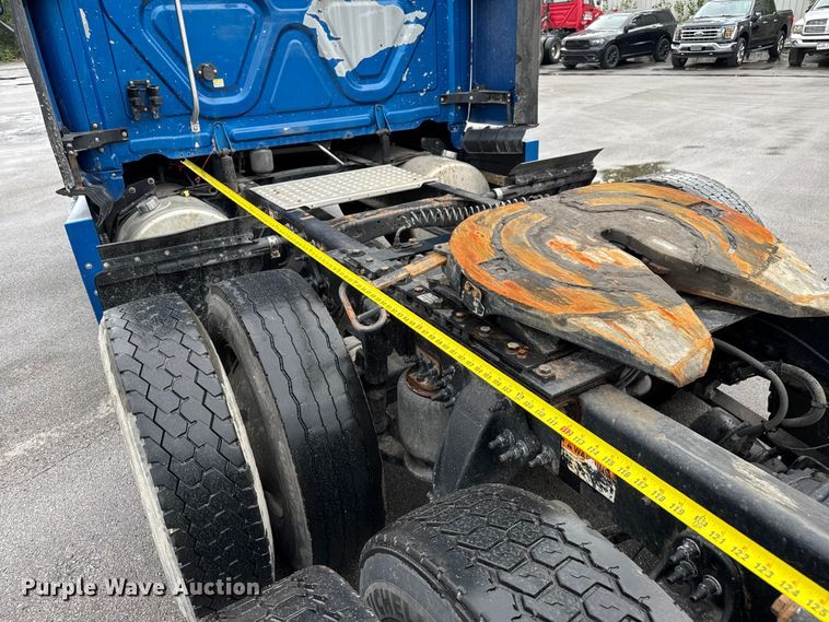 image for item EV1867 2017 Freightliner semi truck