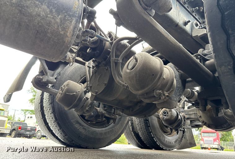 image for item EV1867 2017 Freightliner semi truck