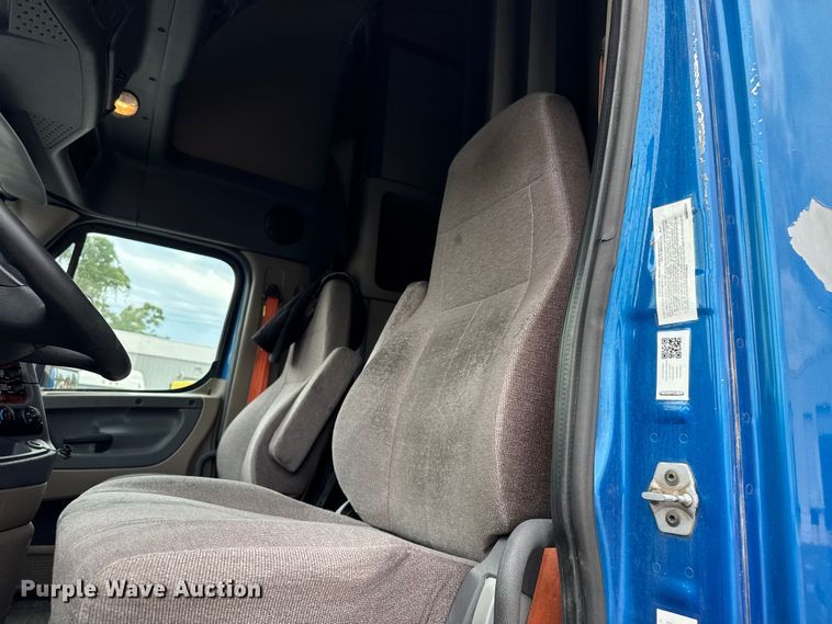 image for item EV1867 2017 Freightliner semi truck