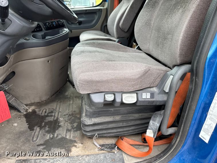 image for item EV1867 2017 Freightliner semi truck