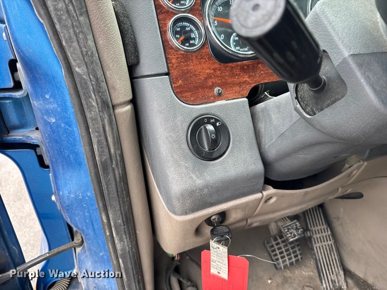 image for item EV1867 2017 Freightliner semi truck