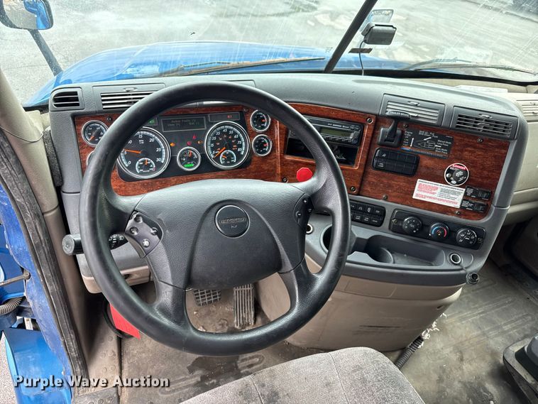 image for item EV1867 2017 Freightliner semi truck