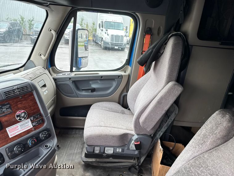 image for item EV1867 2017 Freightliner semi truck