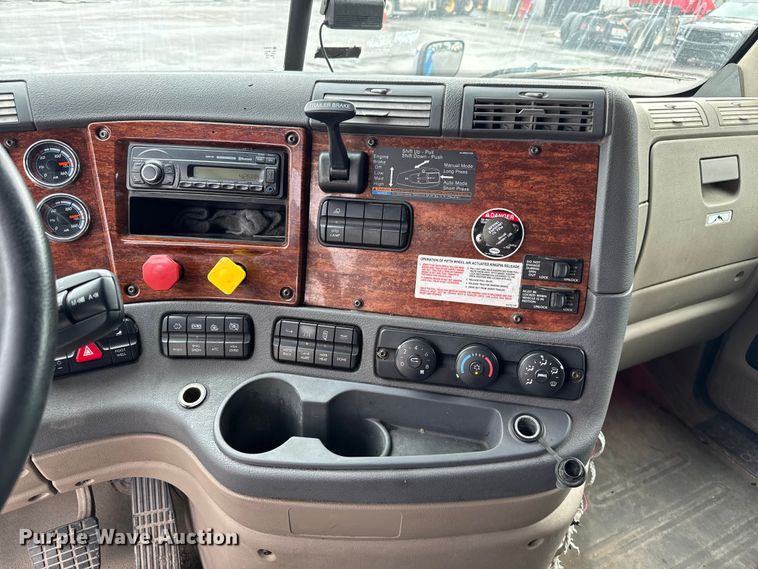 image for item EV1867 2017 Freightliner semi truck