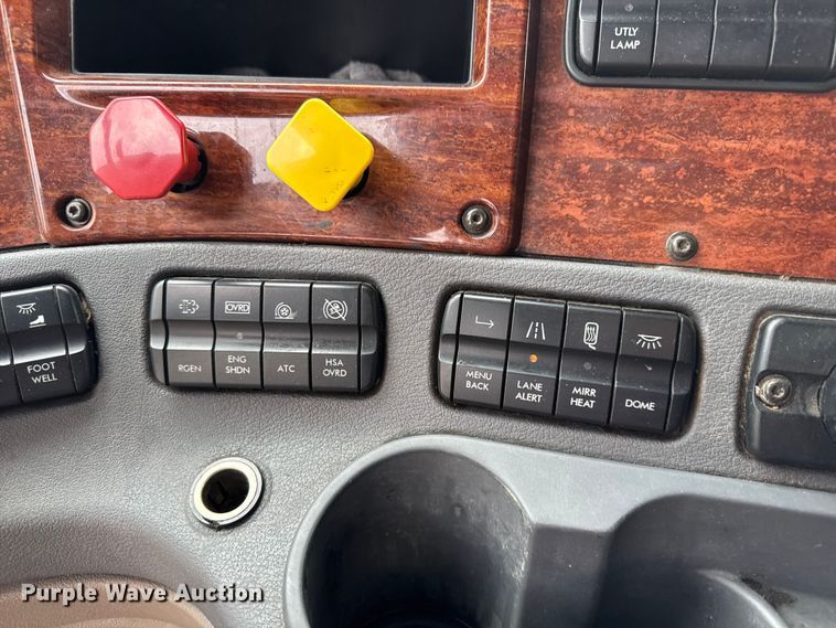 image for item EV1867 2017 Freightliner semi truck