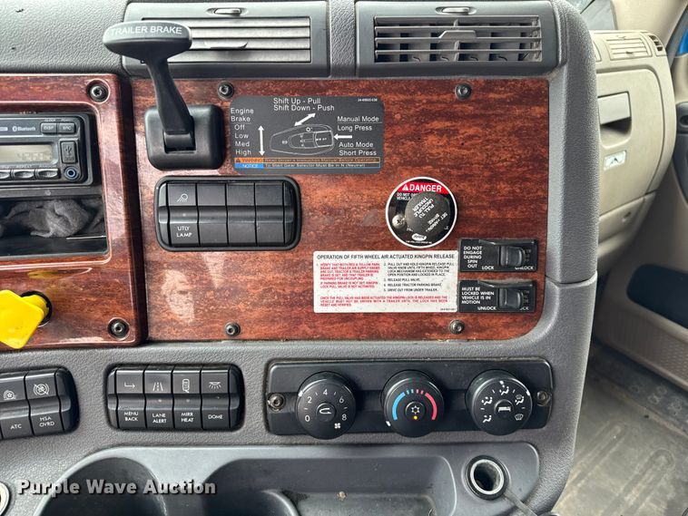 image for item EV1867 2017 Freightliner semi truck