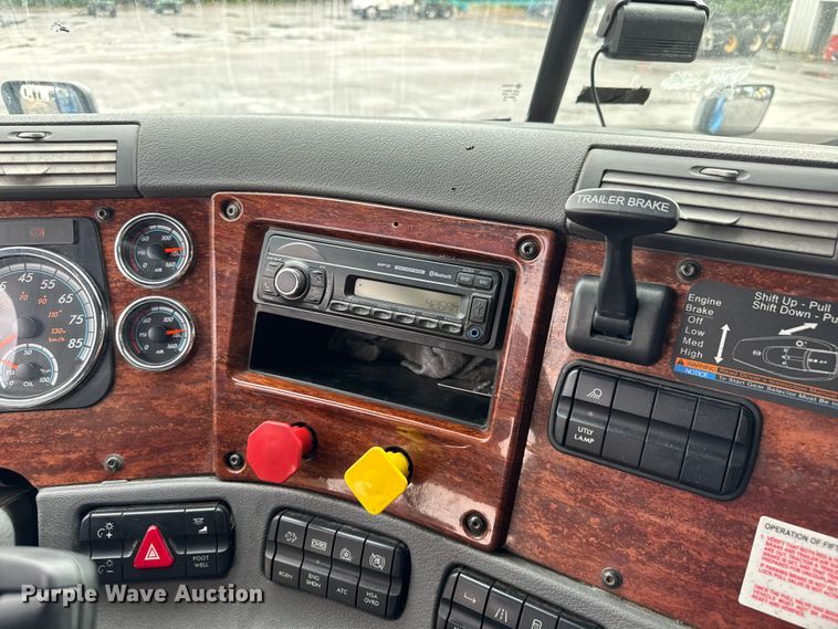 image for item EV1867 2017 Freightliner semi truck