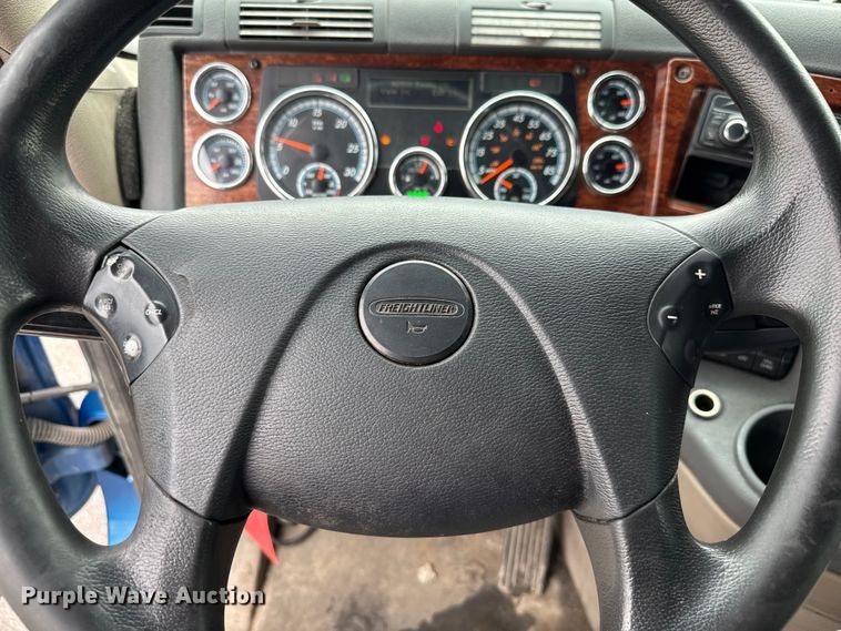 image for item EV1867 2017 Freightliner semi truck