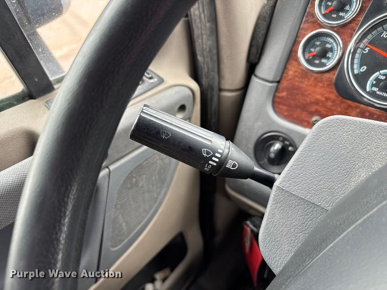 image for item EV1867 2017 Freightliner semi truck